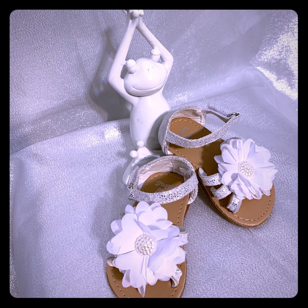 Stepping Stones Sandals. Flower Accent. Size 4